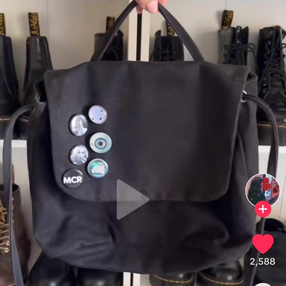 !!!!!ISO!!!!! Baggu Black Canvas Crossbody